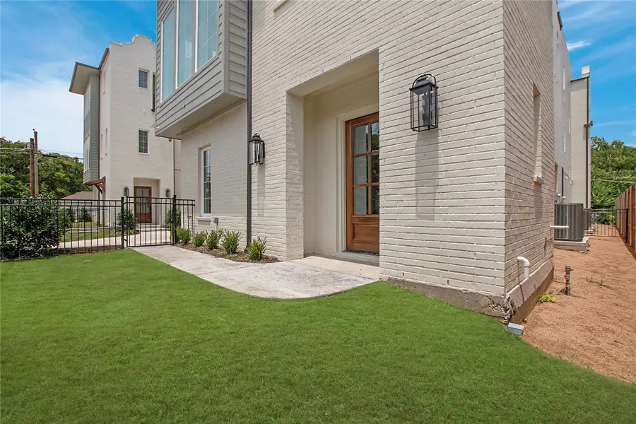 1029 Mobile Street, Dallas, TX 75208 - Image #3