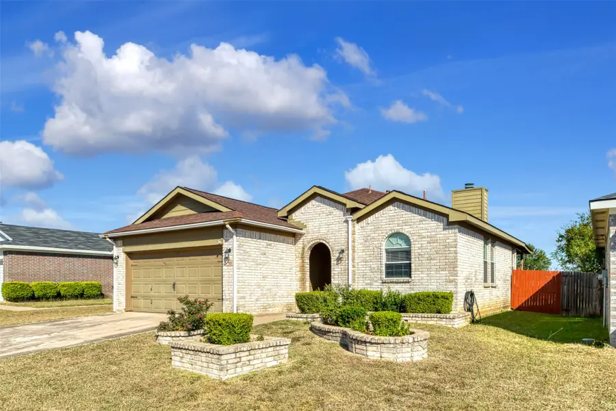 1021 Buffalo Springs Drive, Fort Worth, TX 76140 - Image #3