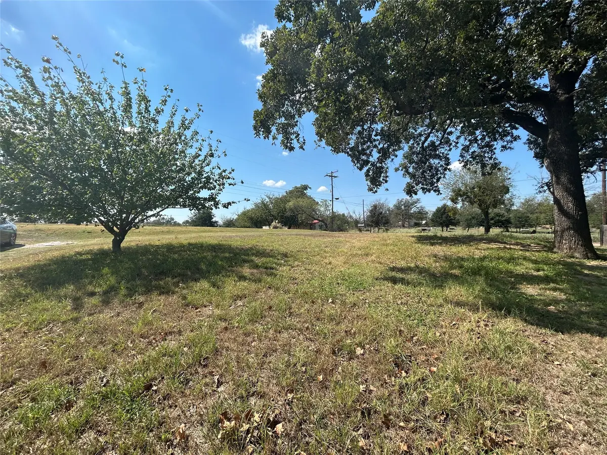 301 Cottonwood Street, Comanche, TX 76442 - Image #1