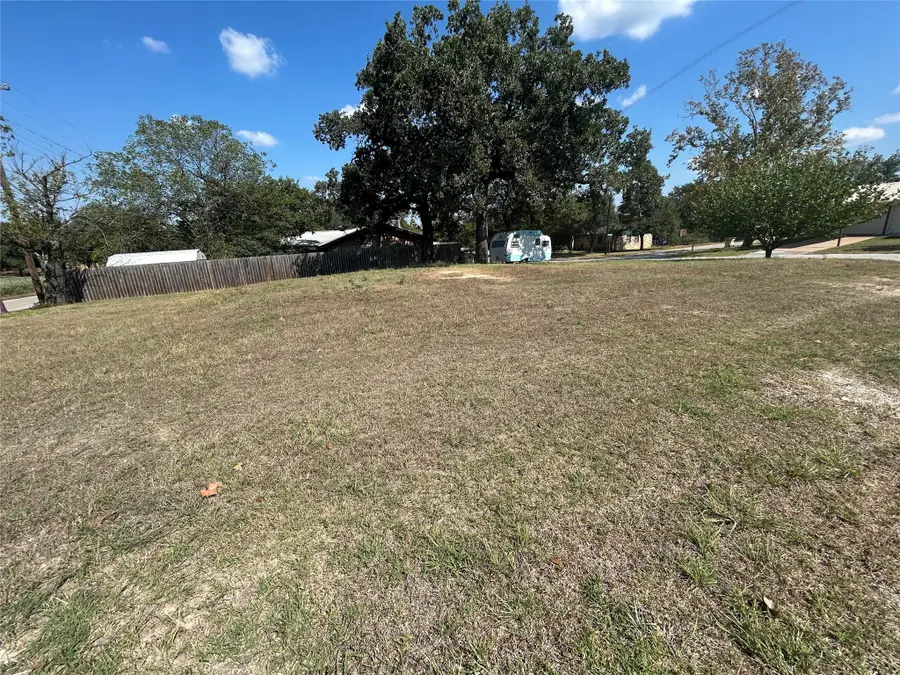 301 Cottonwood Street, Comanche, TX 76442 - Image #3