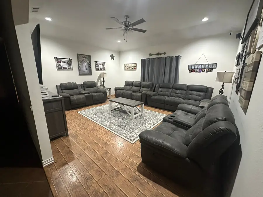 201 W Oak Street, Eustace, TX 75124 - Image #3