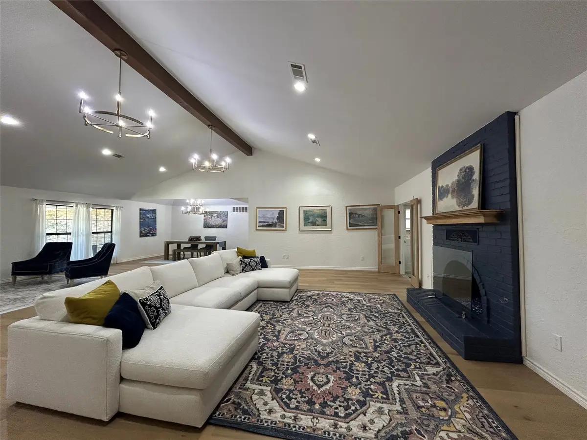 1009 Rochelle Boulevard, Irving, TX 75062 - Image #1