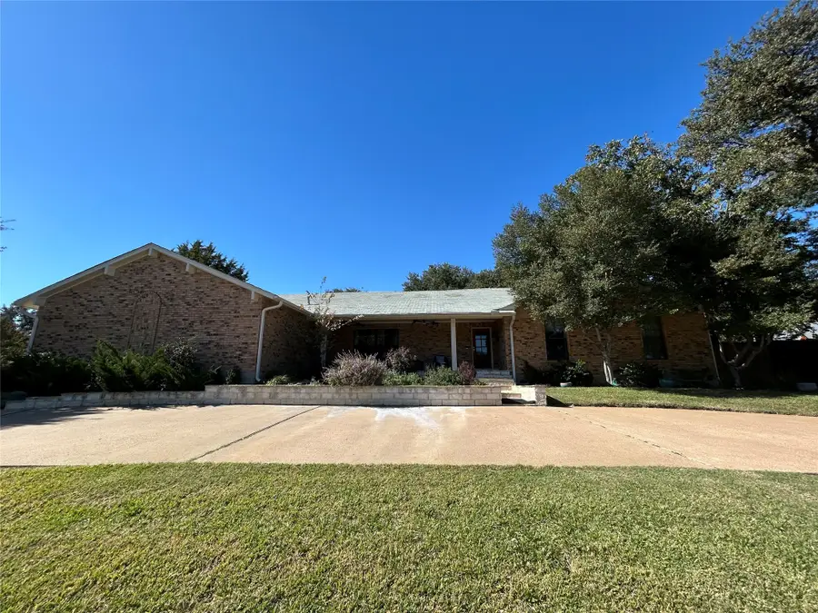 1009 Rochelle Boulevard, Irving, TX 75062 - Image #2