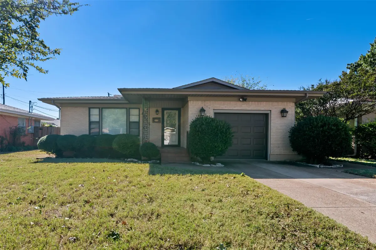 6555 Locke Avenue, Fort Worth, TX 76116 - Image #1