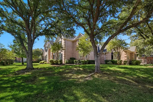 806 Ridgedale Court, Southlake, TX 76092