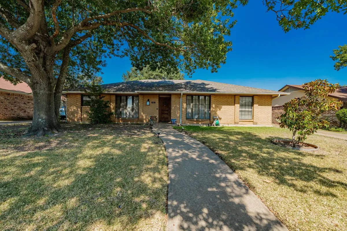 111 Meadowcreek Drive, Duncanville, TX 75137 - Image #1