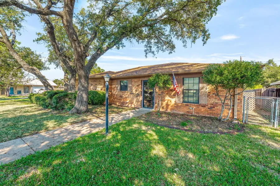1514 Thomas Lane, Graham, TX 76450 - Image #2