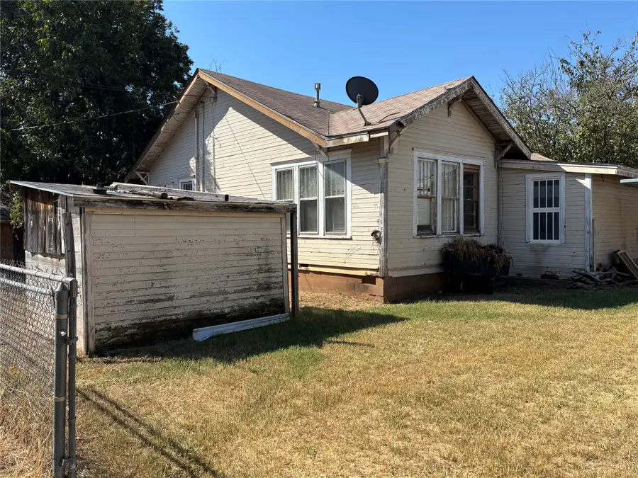 306 N Hillcrest Drive, Olney, TX 76374 - Image #3