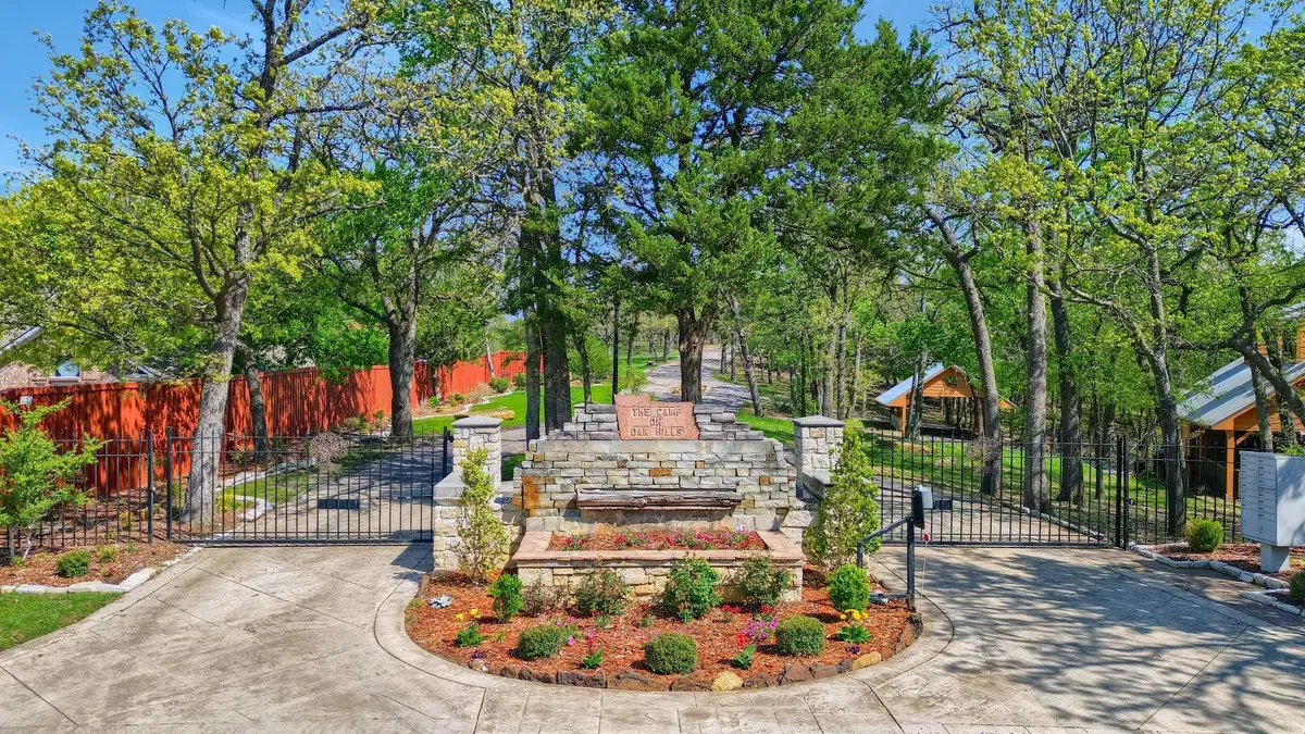 116 Oak Hills Drive, Pottsboro, TX 75076 - Image #1