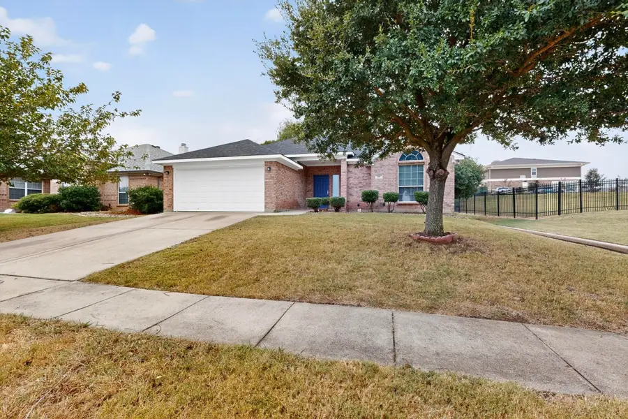729 Ridgehill Drive, Burleson, TX 76028 - Image #2