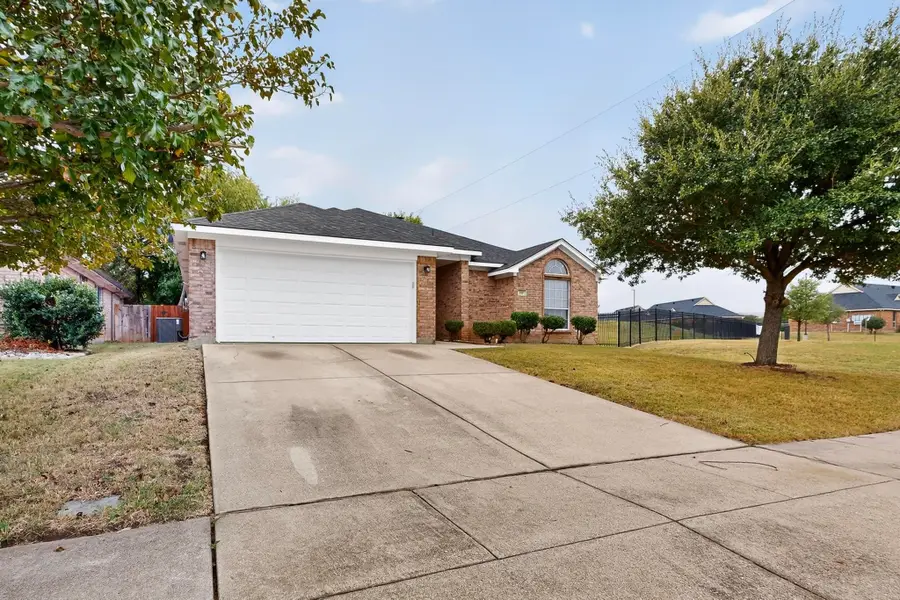 729 Ridgehill Drive, Burleson, TX 76028 - Image #3