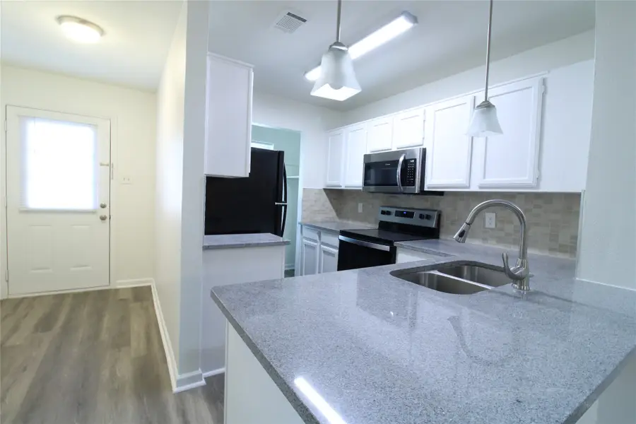 605 Carriagehouse Lane #B2, Garland, TX 75040 - Image #2