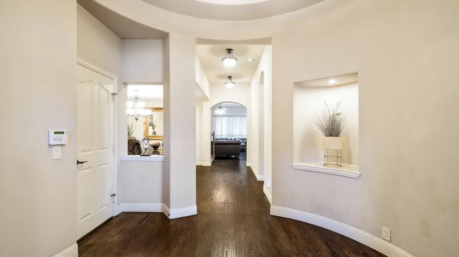 3123 Pamplona, Grand Prairie, TX 75054 - Image #2