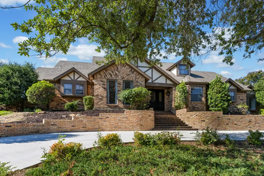 2813 S Country Club Road, Garland, TX 75043 - Image #2