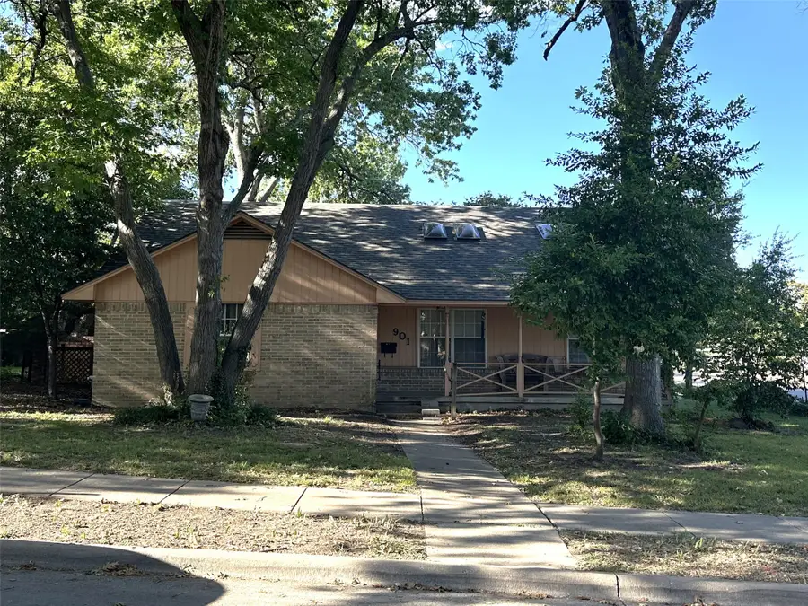 901 Saturn Springs Drive, Garland, TX 75041 - Image #2