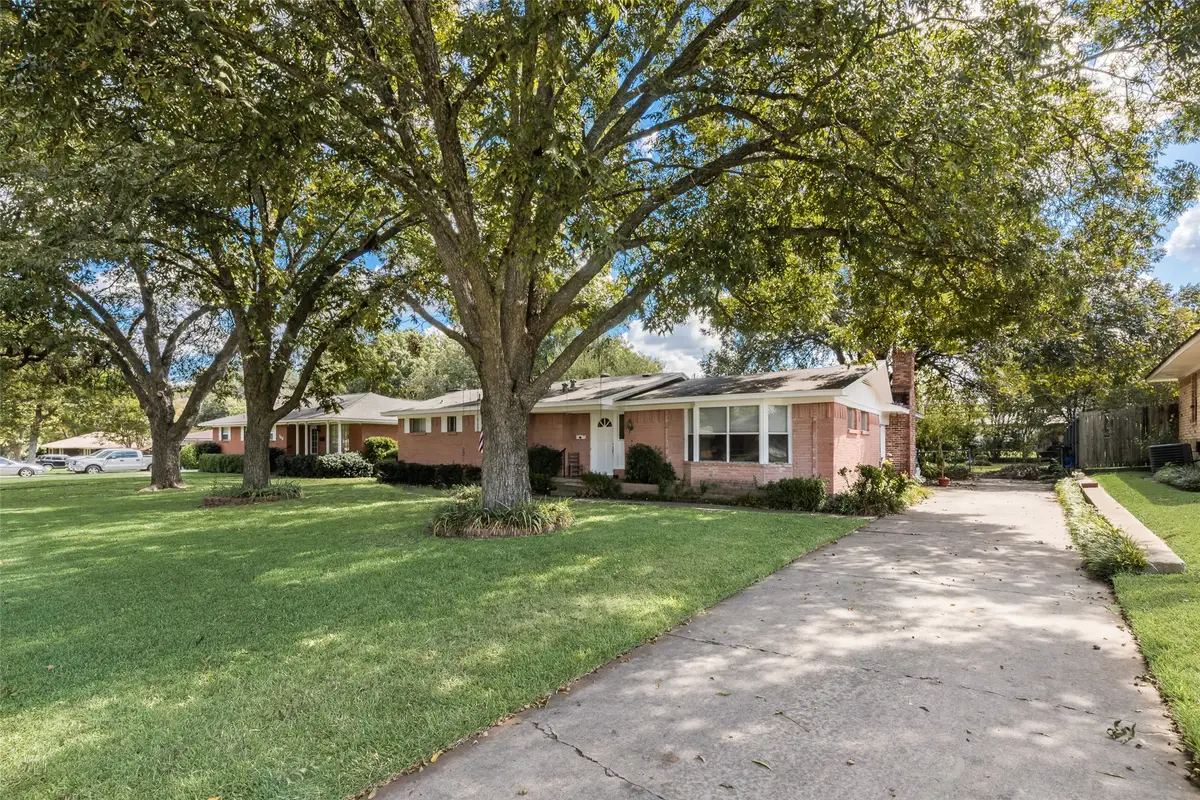 344 Brook Hollow Drive, Desoto, TX 75115 - Image #1