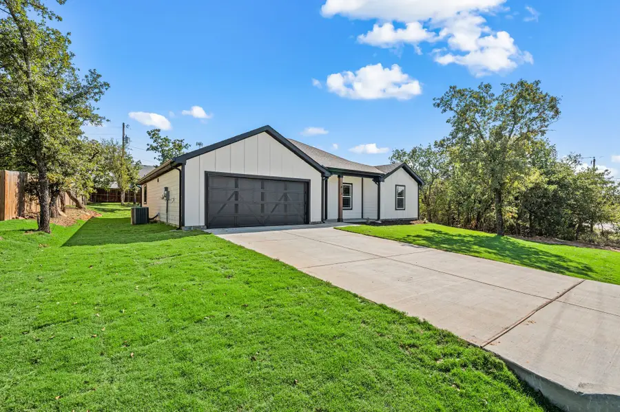 813 Haynie Drive, Runaway Bay, TX 76426 - Image #2