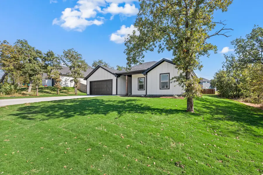 813 Haynie Drive, Runaway Bay, TX 76426 - Image #3