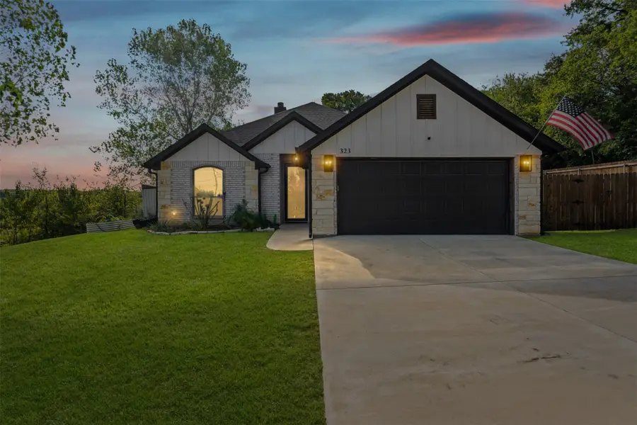 323 Heritage Trail, Granbury, TX 76048 - Image #2