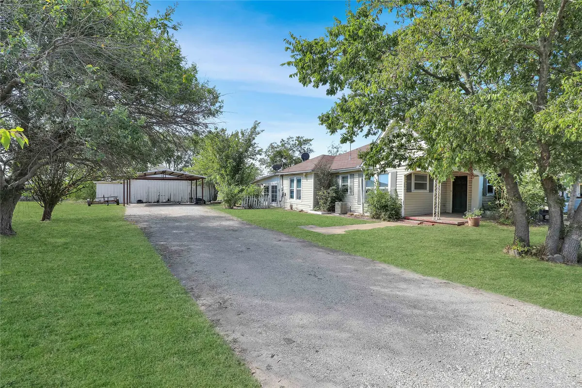 305 W Main Street, Gunter, TX 75058 - Image #1