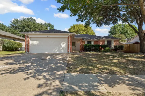 7201 Royal Oak Drive, Benbrook, TX 76126