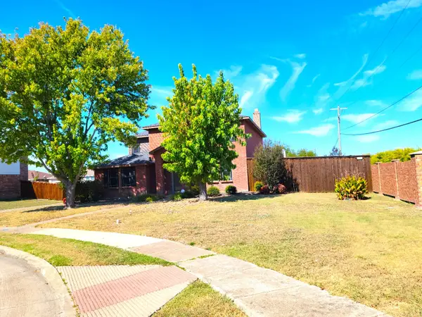 1003 Graystone Drive, Lancaster, TX 75134