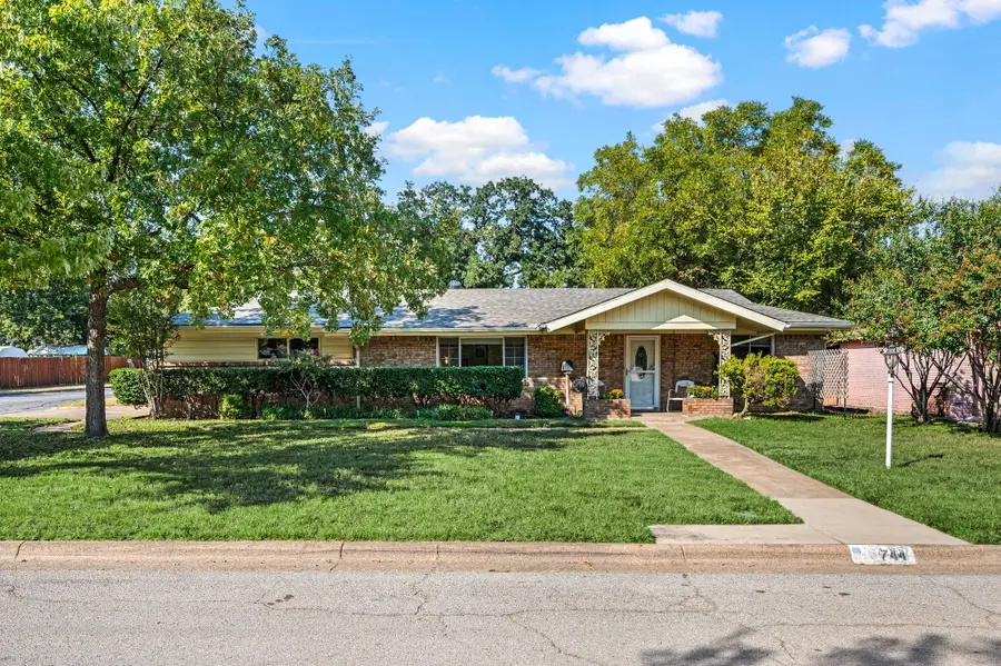 744 Briarwood Lane, Hurst, TX 76053 - Image #3