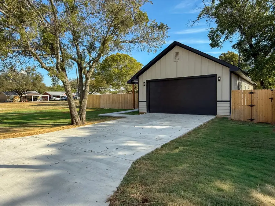 406 N Cleburne Whitney Road, Rio Vista, TX 76093 - Image #2