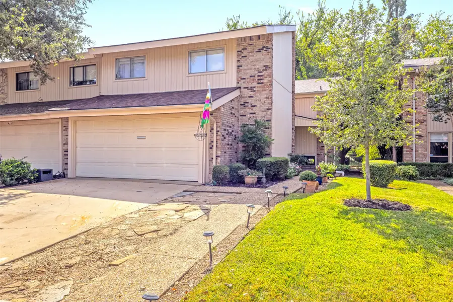1805 Lakecrest Court, Carrollton, TX 75006 - Image #2