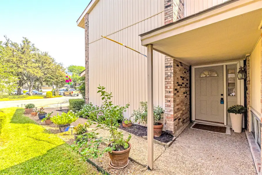 1805 Lakecrest Court, Carrollton, TX 75006 - Image #3