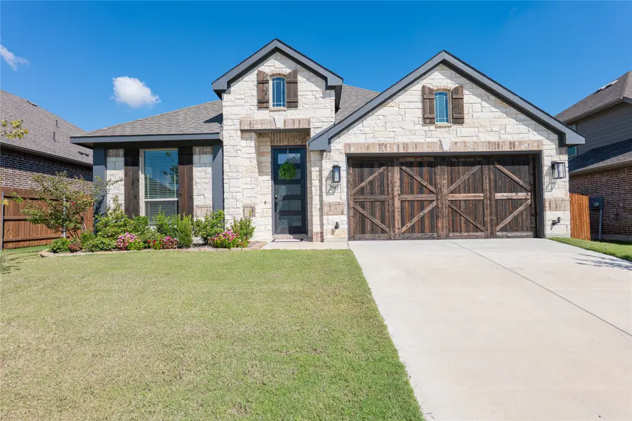 297 Sparkling Springs Drive, Waxahachie, TX 75165 - Image #2