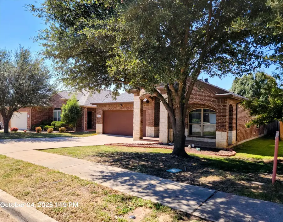 912 Iona Drive, Fort Worth, TX 76120 - Image #2