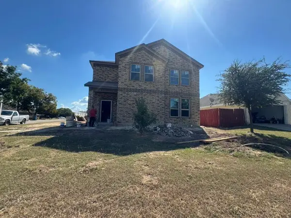 800 Oak Creek Drive, Hutchins, TX 75141