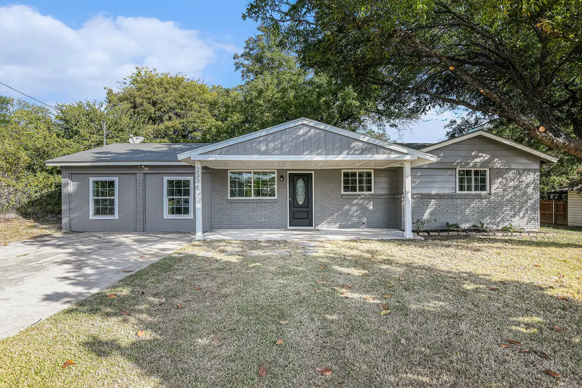 233 Victoria Avenue, Azle, TX 76020 - Image #1