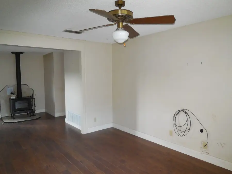 1220 Meadowbrook Street, Ranger, TX 76470 - Image #3