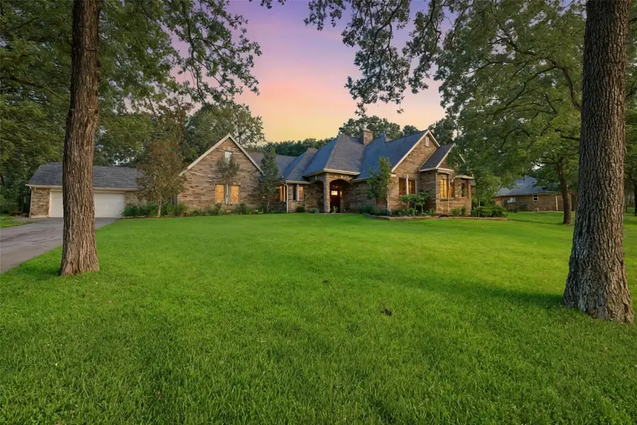 124 Westlake Woods Drive, Azle, TX 76020 - Image #2