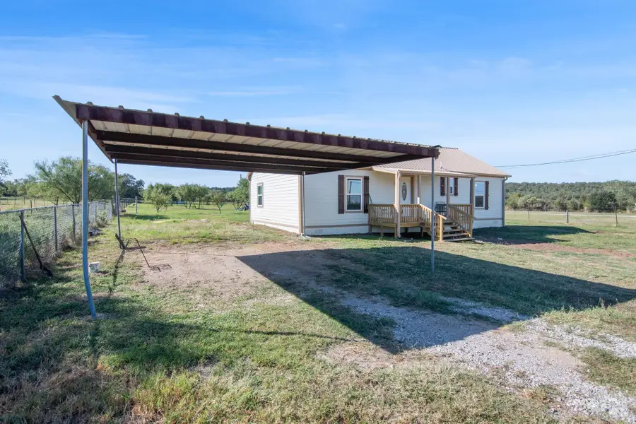 825 Oaks Crossing Road, Mineral Wells, TX 76067 - Image #2