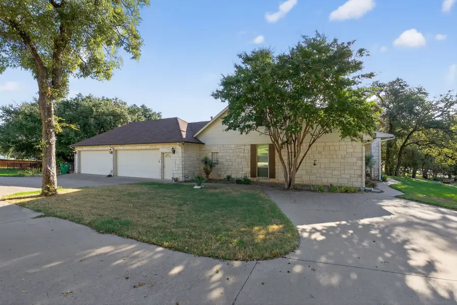 2104 Wills Way Drive, Granbury, TX 76049 - Image #2