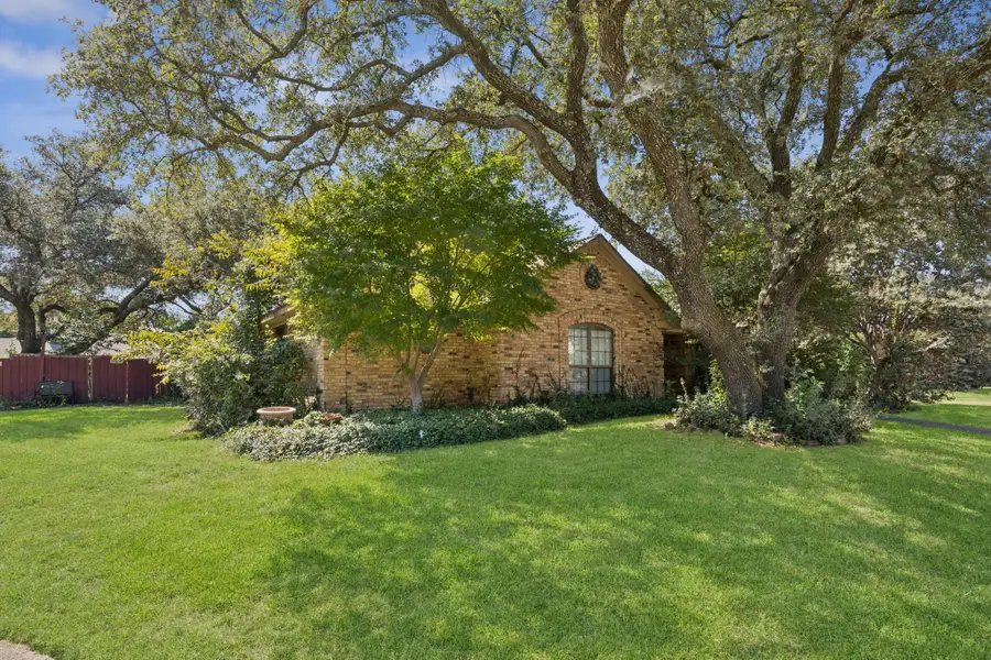 3718 Thornhill Way, Rowlett, TX 75088 - Image #2