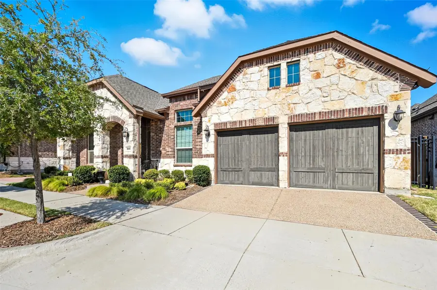 1941 Spotted Fawn Drive, Arlington, TX 76005 - Image #2