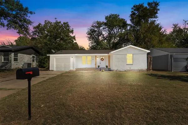 916 Zelda Drive, Hurst, TX 76053