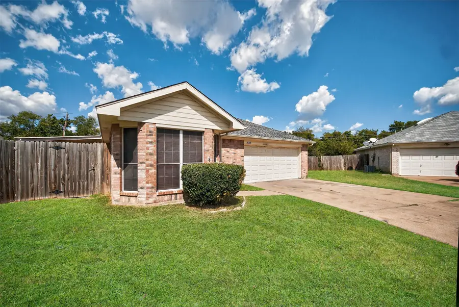 3001 Green Vista Court, Grand Prairie, TX 75052 - Image #2