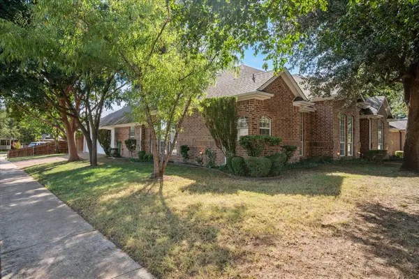 6112 Club House Drive, North Richland Hills, TX 76148