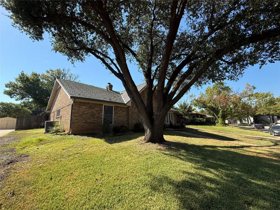 504 Chaffee Drive, Arlington, TX 76006 - Image #3