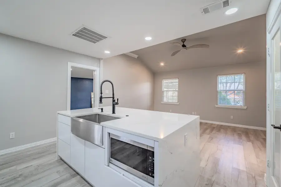 2105 Rosewood Street, Grand Prairie, TX 75050 - Image #3