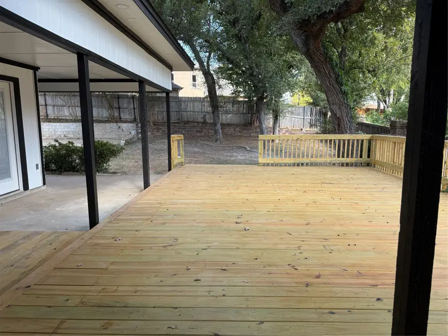 821 Sylvan Drive, Fort Worth, TX 76120 - Image #3