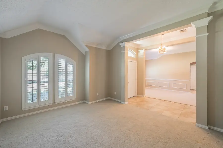 2709 Cobblestone Drive, Grapevine, TX 76051 - Image #2