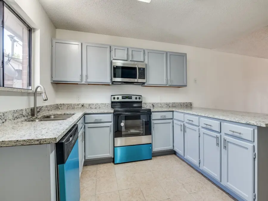 917 Westover Drive, Lancaster, TX 75134 - Image #3