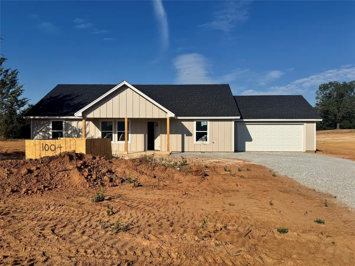 1004 Bradshaw Court, Springtown, TX 76082 - Image #1