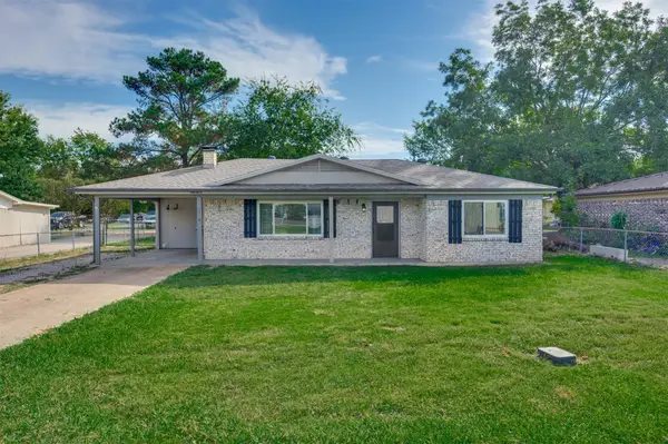 130 Wright Drive, Blossom, TX 75416
